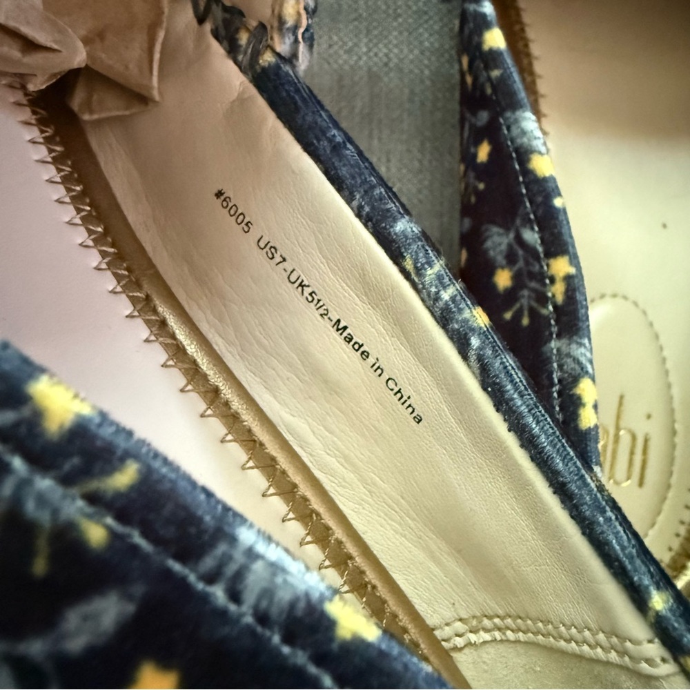 NWOT💕 Cabi Carnaby Floral Velvet Loafer Flats with Gold Horsebit Detail - Picture 4 of 6